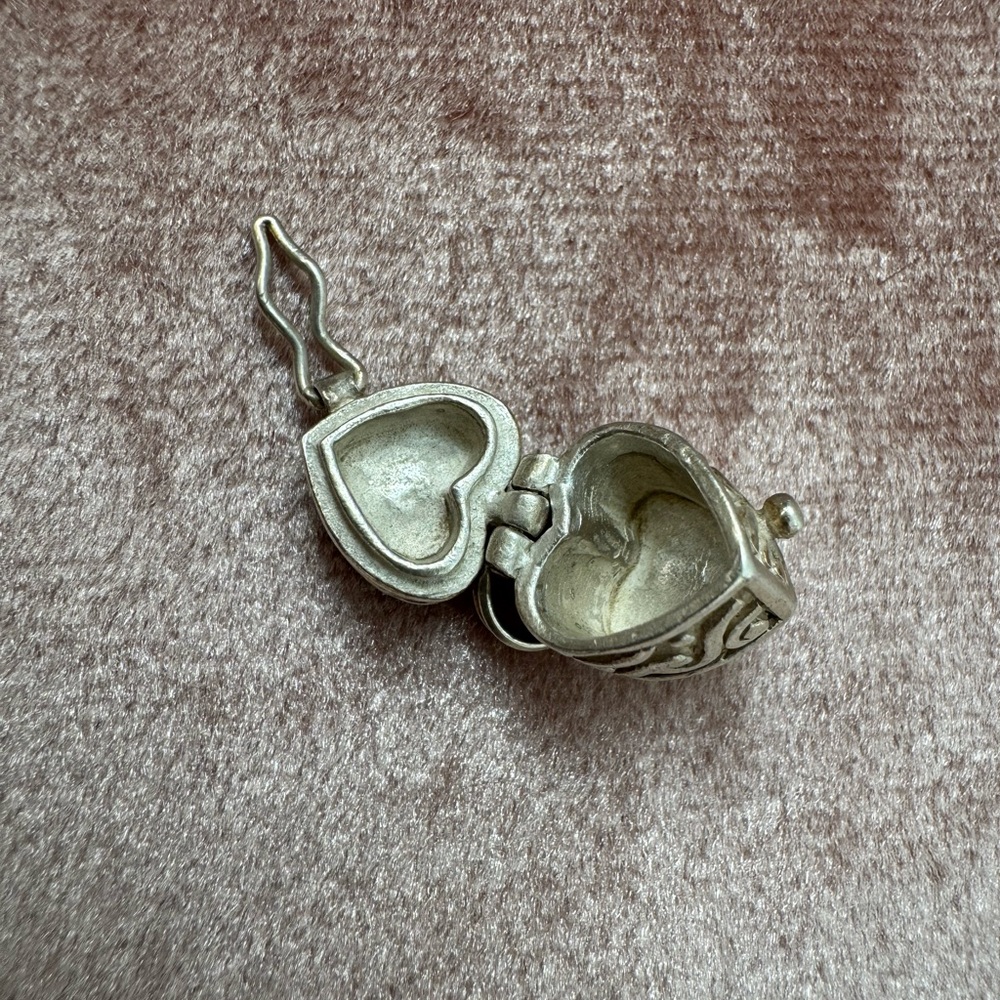 🩶 Vintage 925 Sterling Silver Heart Prayer Box Charm - Picture 3 of 8